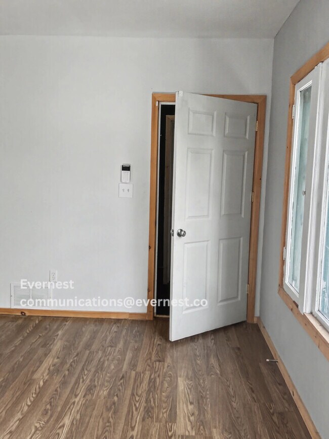 Building Photo - 10110 Parkgate Ave