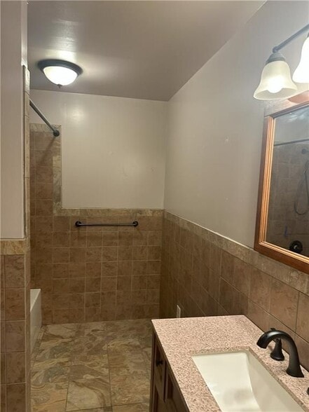 Building Photo - 194 Hendrix Ave SW