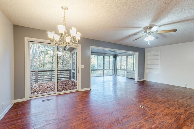 Building Photo - Beautiful 4 bedroom, 3 bathroom home on the East End of Hot Springs Village. Pets are considered ...