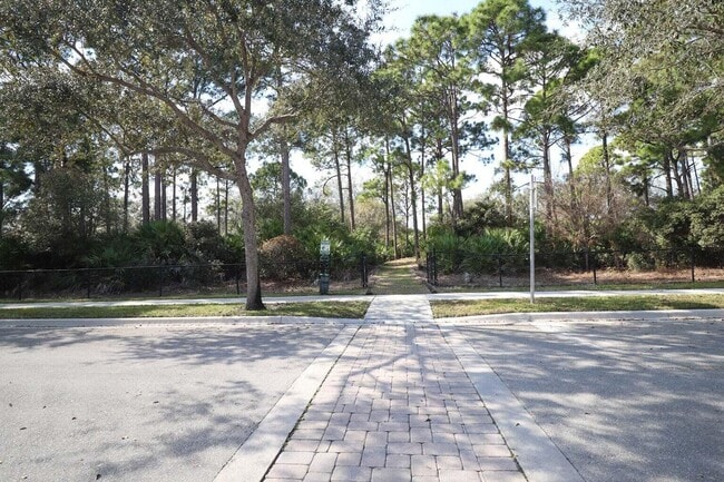 Building Photo - 146 Aragon Way