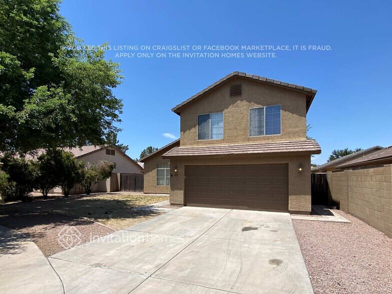 Building Photo - 764 W La Pryor Ln