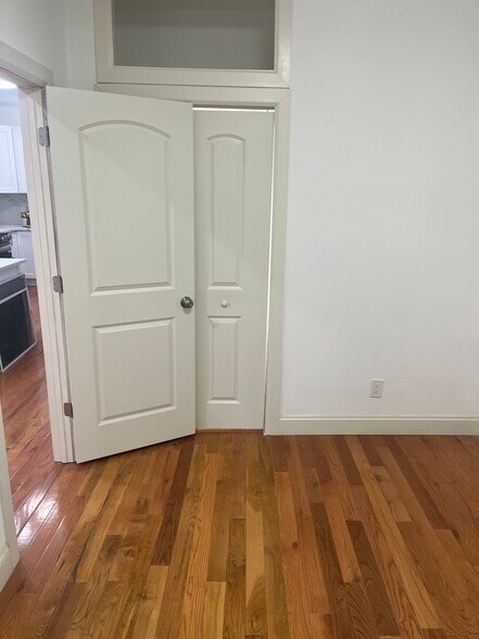 Building Photo - 535 Van Cortlandt Park Ave