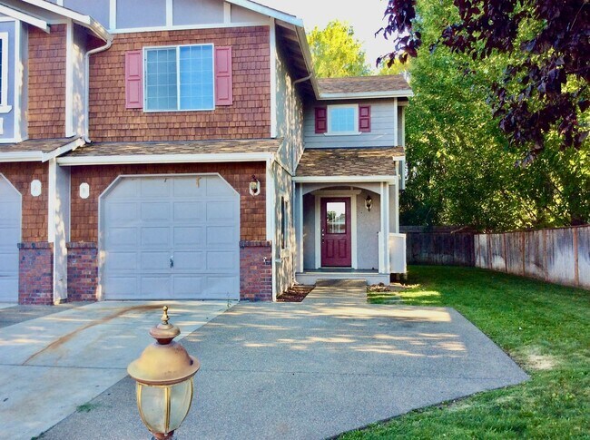 Primary Photo - 400 River Ave