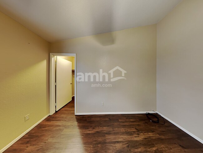 Building Photo - 9915 E Paseo Juan Tabo