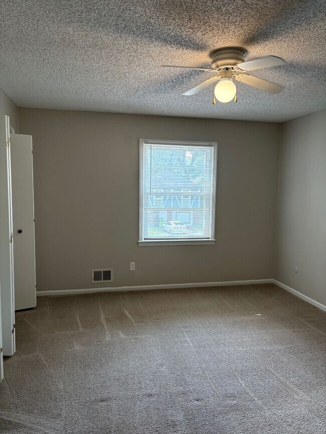 Building Photo - 311 Hawthorne Ct