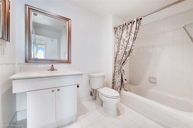 Building Photo - 10 Aragon Ave