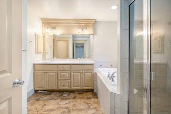 Building Photo - 23530 NE 13th Pl