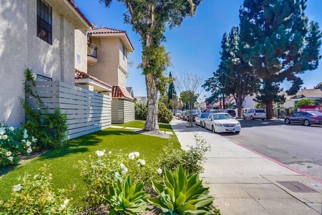 Building Photo - 3BD/2BA Apartment with Laundry In-Unit, Appliances, Tandem Parking & More | 1MO. Free OAC