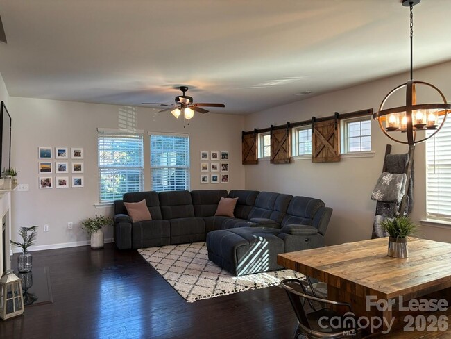 Building Photo - 1055 Delridge St