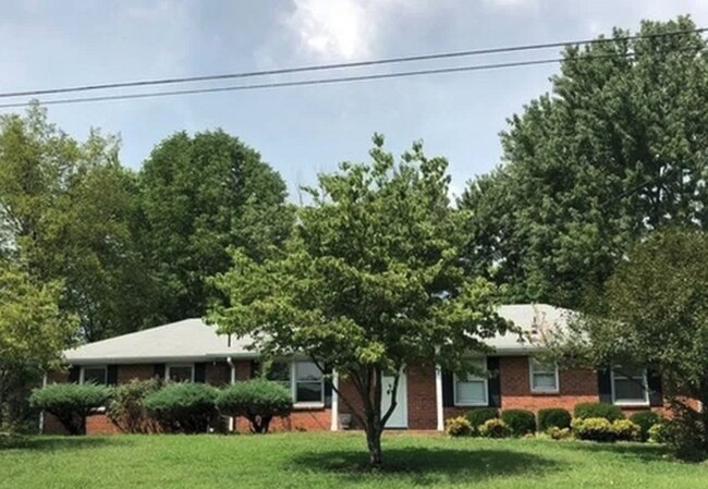 Building Photo - 3 bd/2 bth w/huge bonus room. Fenced yard