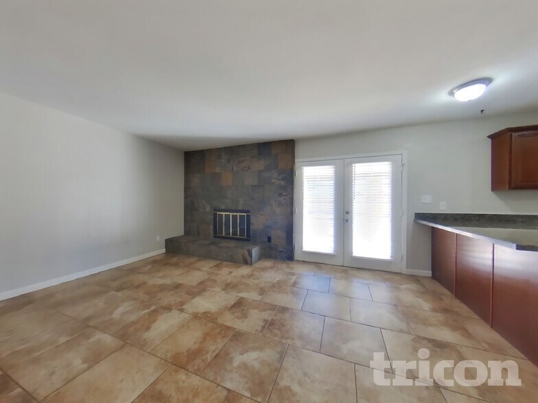 Building Photo - 9215 N 39th Dr