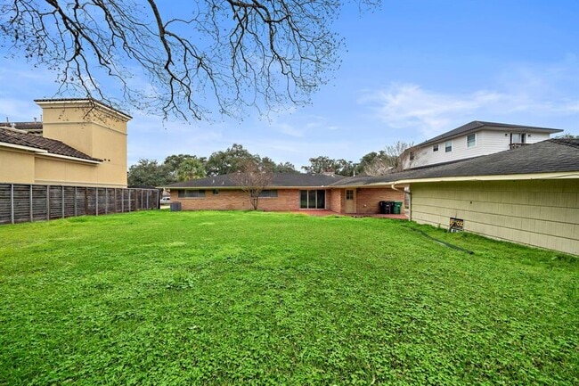Building Photo - 4802 Braesvalley Dr