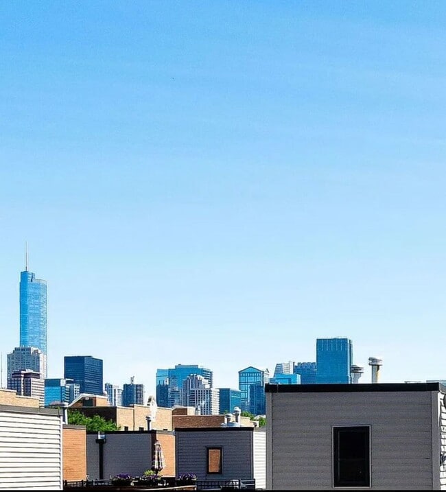 Building Photo - 441 W Blackhawk St