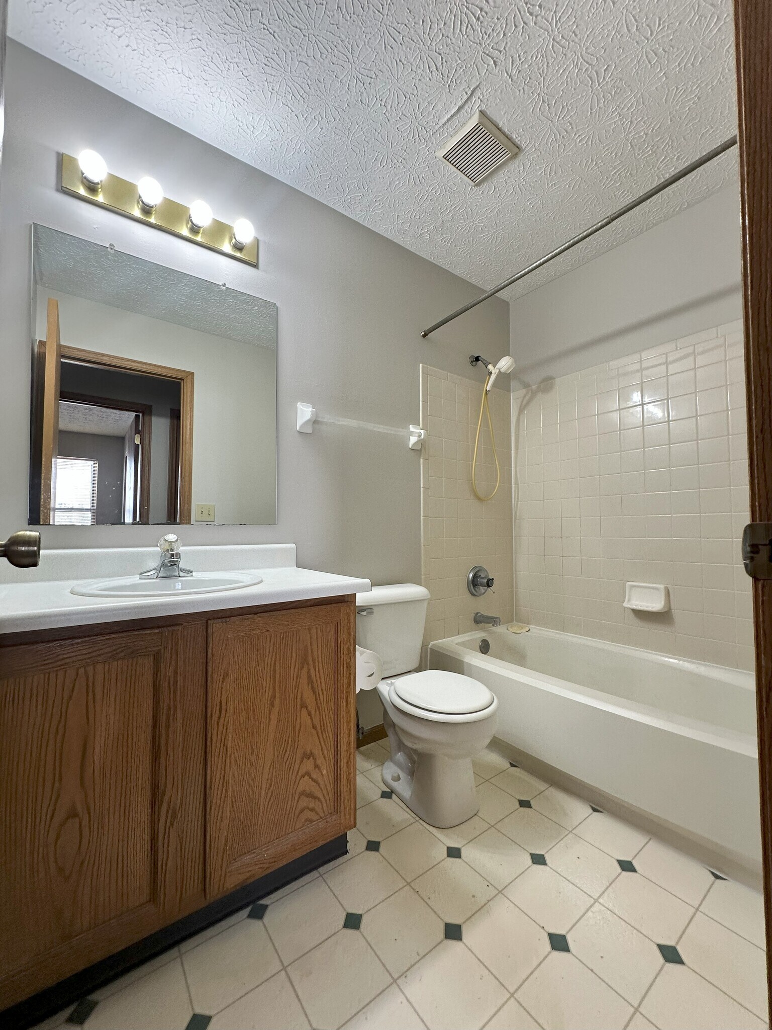 Building Photo - 4049 Sandy Ridge Dr