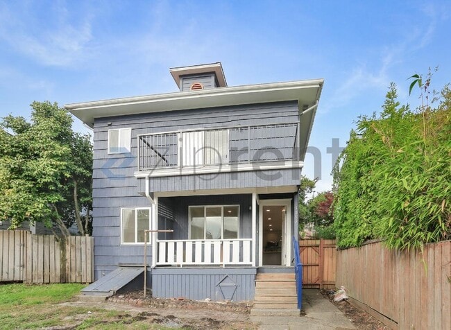 Building Photo - 3052 22nd Ave W