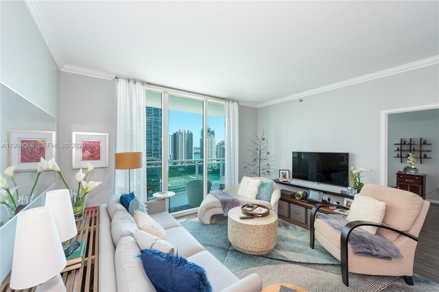 Building Photo - 950 Brickell Bay Dr