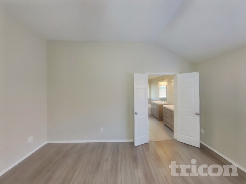 Building Photo - 2520 Clovermeadow Dr
