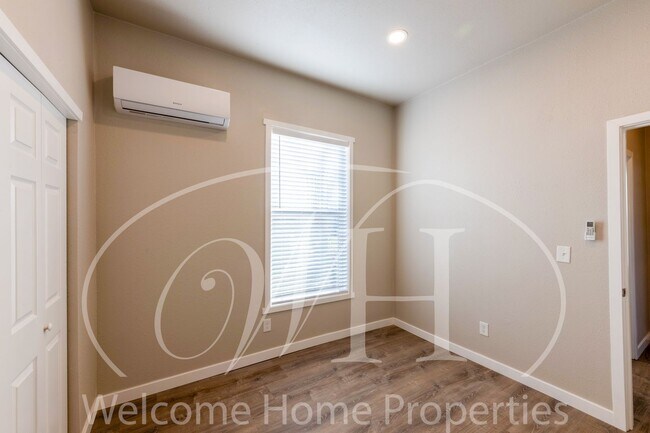 Building Photo - Newly Remodeled 1 Bedroom with an Office