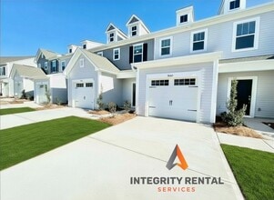 Building Photo - Spacious 3 Bedroom Townhome minutes from I-85 - AVAILABLE July 2026