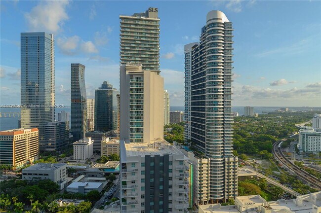 Building Photo - 1100S S Miami Ave