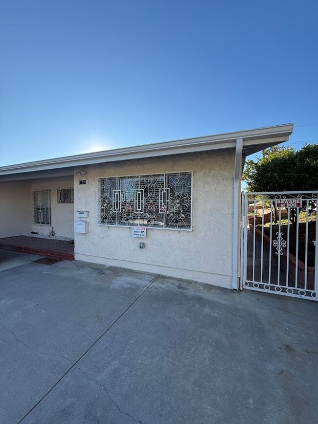 Building Photo - 3 Bedroom 2 Bathroom Granada Hills Home (Main House) Great Location!