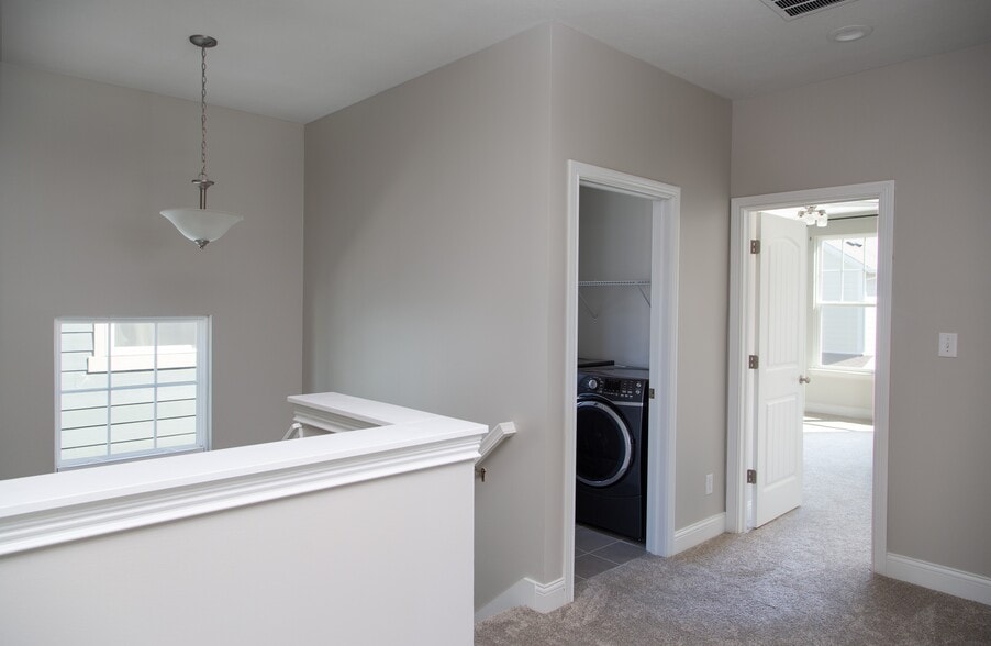 Building Photo - 14277 James Dean Dr