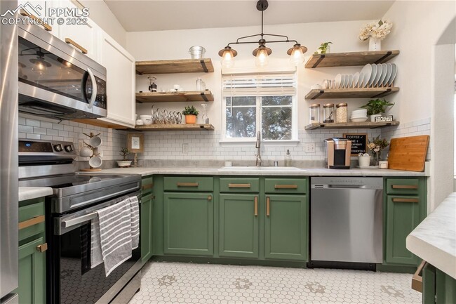 Building Photo - Maintenance free 2 bedroom, 2 full bath condo! Upper unit