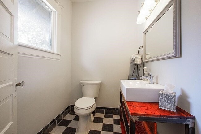 Building Photo - 108 W 10th 1/2 St