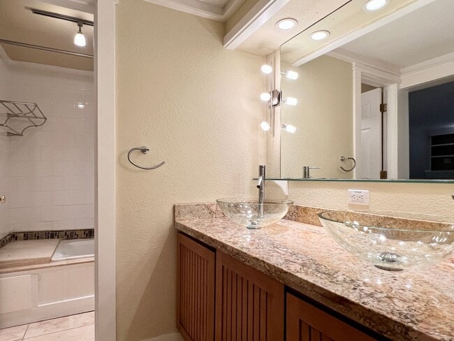 Building Photo - 10340 Fischer Pl NE