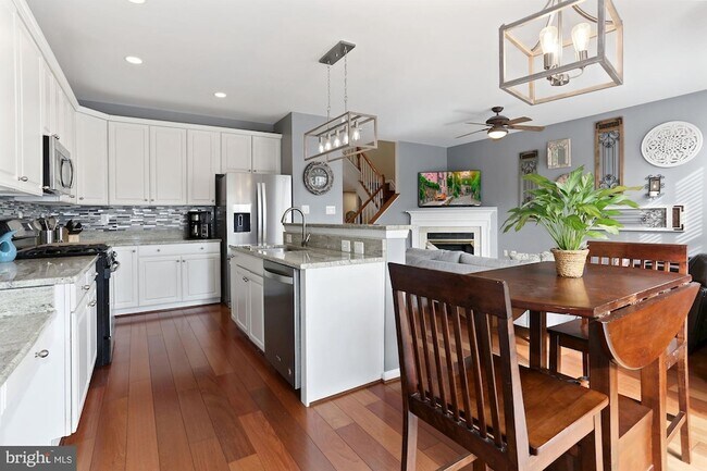Building Photo - 47675 Loweland Terrace