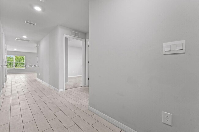 Building Photo - 7020 Ramrod Cir