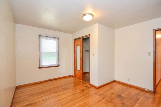 Interior Photo - 404 East 20th