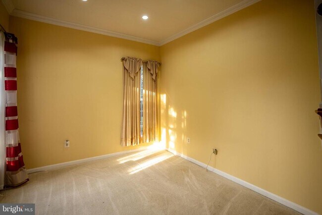 Building Photo - 9571 Linnett Hill Dr