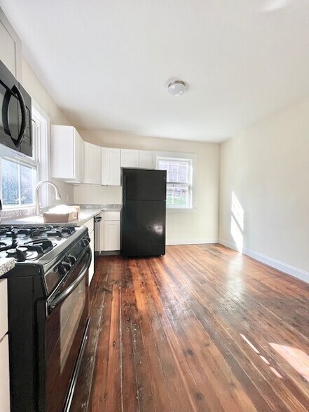 Building Photo - 49 Forbes St