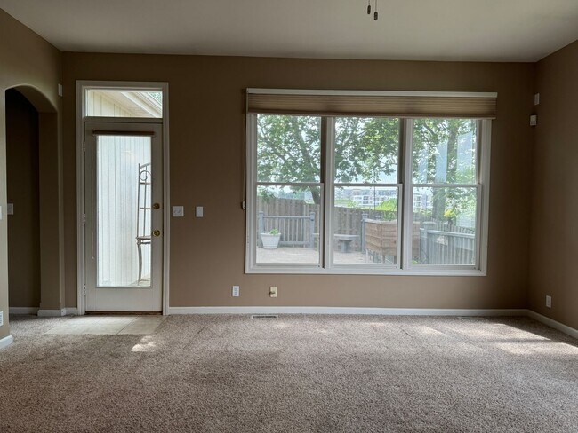 Building Photo - Elkhorn Home For Rent In Quiet Neighborhood