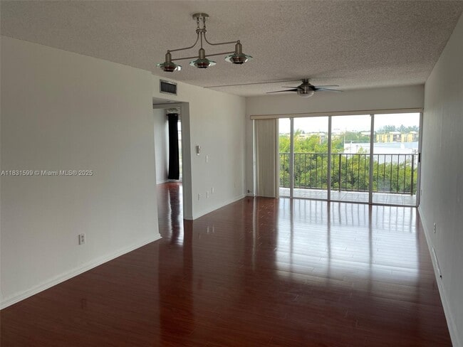 Primary Photo - 9180 Fontainebleau Blvd