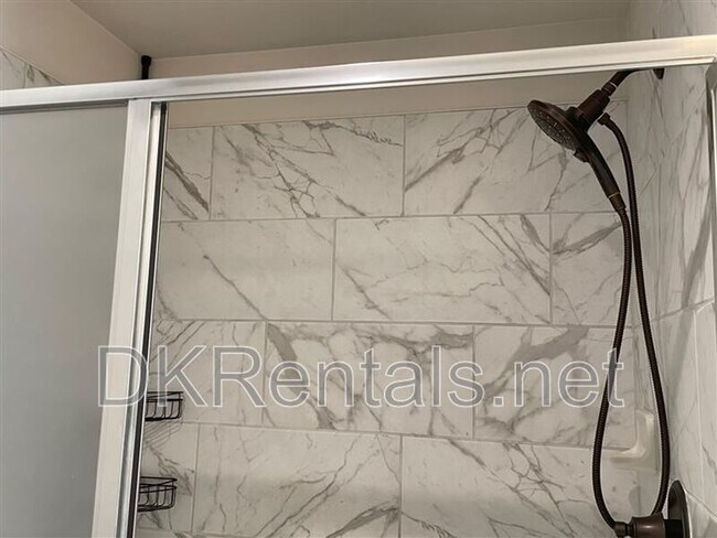 Building Photo - 1809 Parkades Path