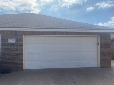 Building Photo - 604 N Englewood Ave