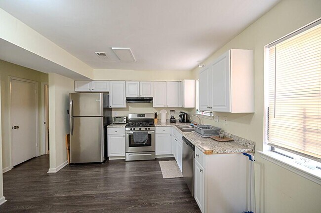 Building Photo - 5393 Kirk Dr