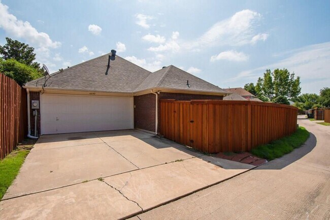 Building Photo - Adorable single story 3/2- Plano