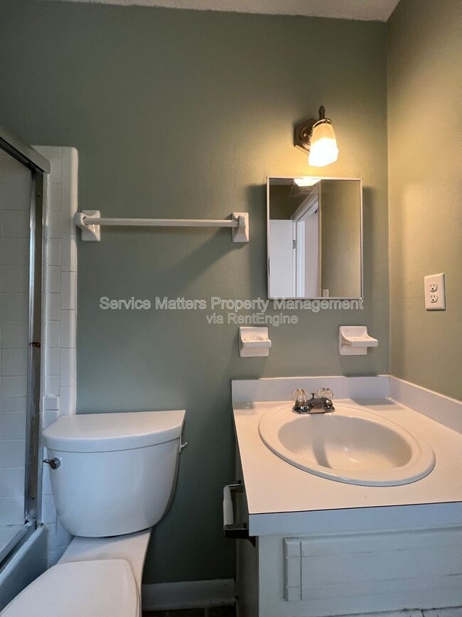 Building Photo - 3227 Fresno Ave