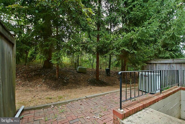 Building Photo - 1426 Park Garden Ln