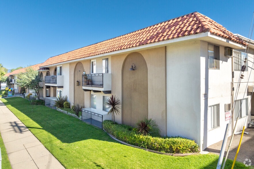 Primary Photo - Carson Oakwood Apartments