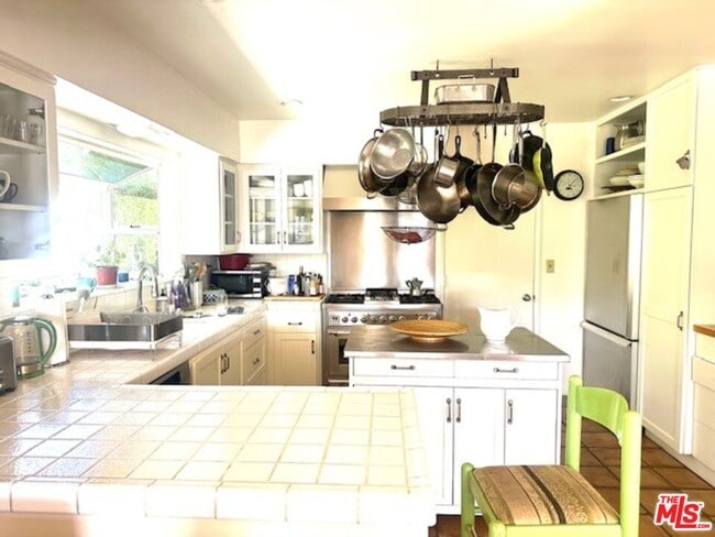 Building Photo - 1939 Westridge Terrace