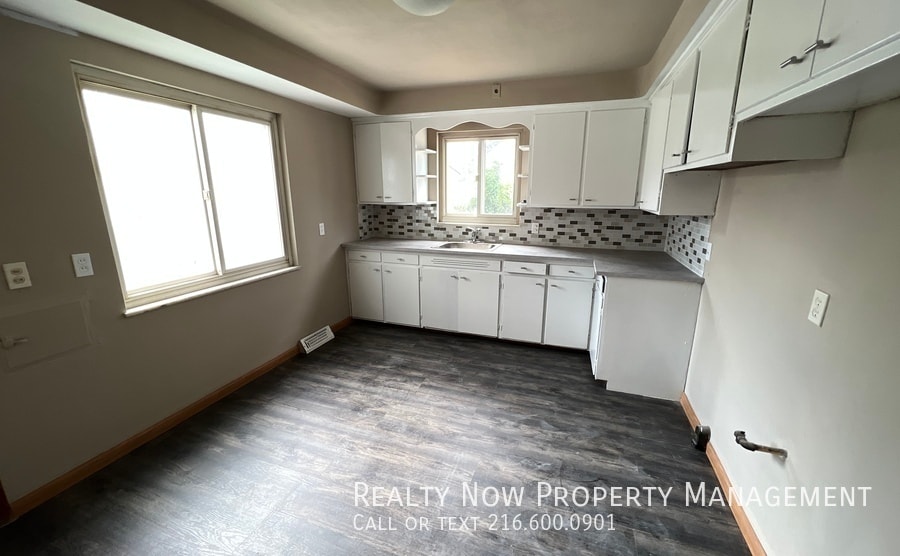 Building Photo - 3322 Milverton Rd