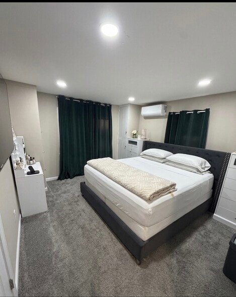 MASTER BEDROOM - 77 Bennett Ave