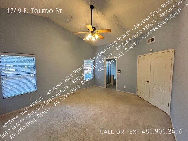 Building Photo - 1749 E Toledo St