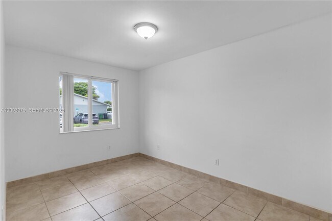 Building Photo - 5655 SW 139th Pl