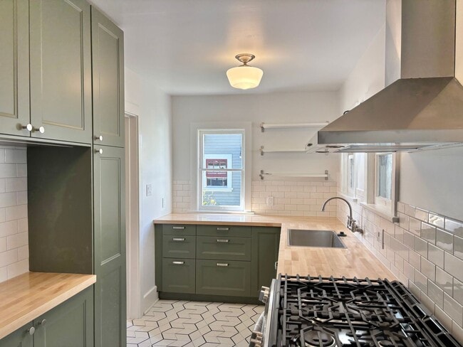 Building Photo - Serene Newly Remodeled 2 bed/ 1 Bath Craftsman Home with Bonus Space and Private Outdoor Space in...