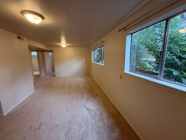 Building Photo - Lovely and Warm Home in Edmonds Available Now